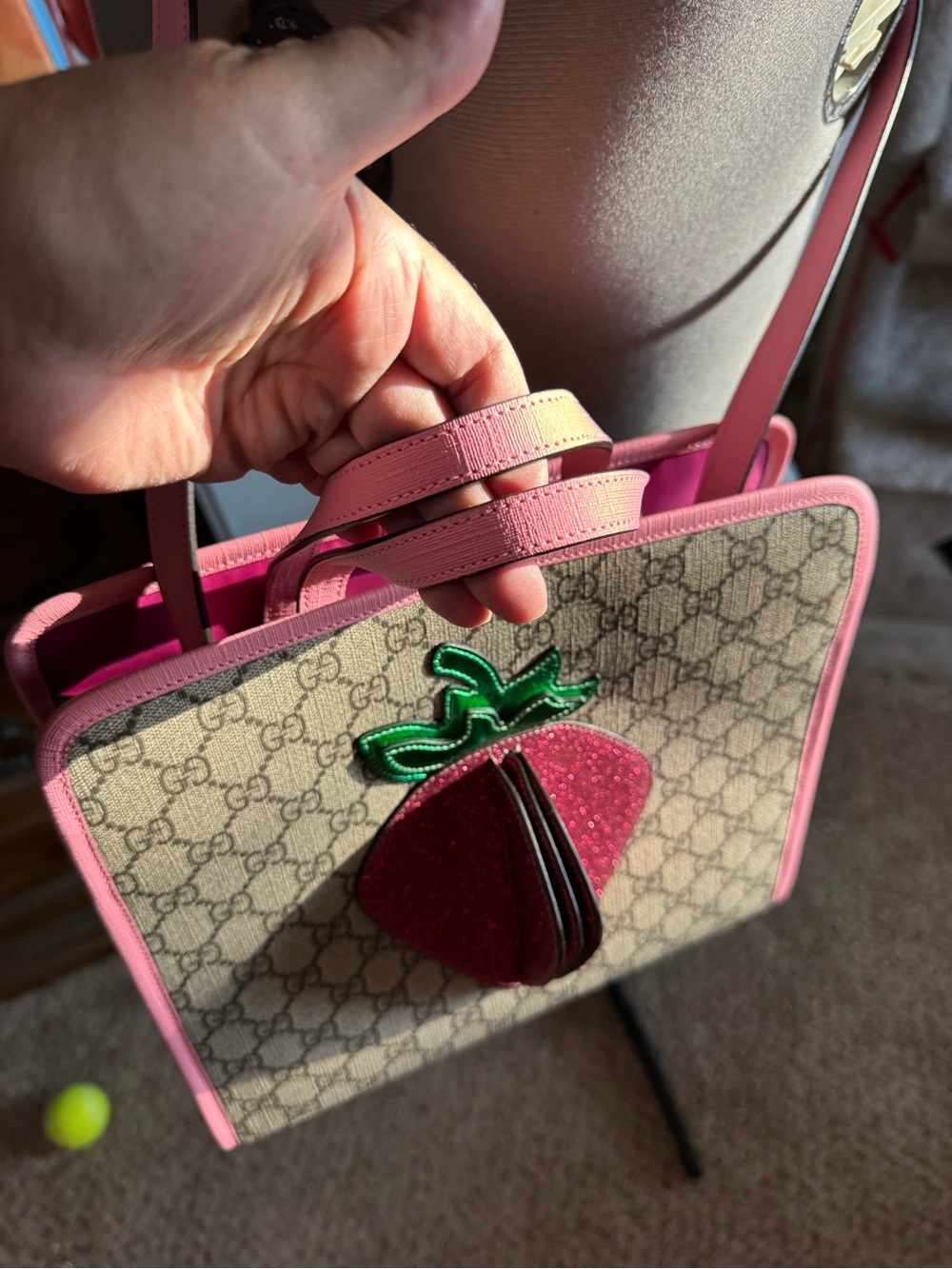 Gucci #630585 GG Supreme Junior 3D Strawberry Tote Bag, New - Picture 5 of 11